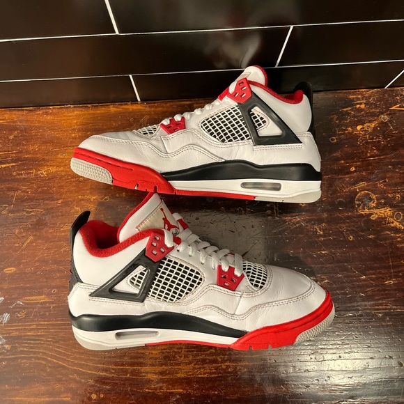 Air Jordan 4 Fire Red Size 5 Youth No Box 2020 Release - Picture 6 of 11